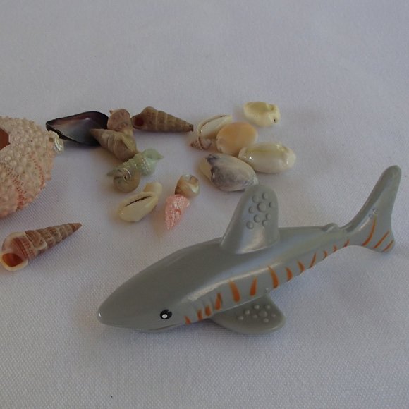Dollhouse Mini Rare Barbie Mattel Shark 2010 T7018 AND Sea Urchin With Seashells - Picture 6 of 16